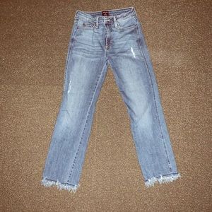 Just Black* Cropped jeans with a distressed cuff